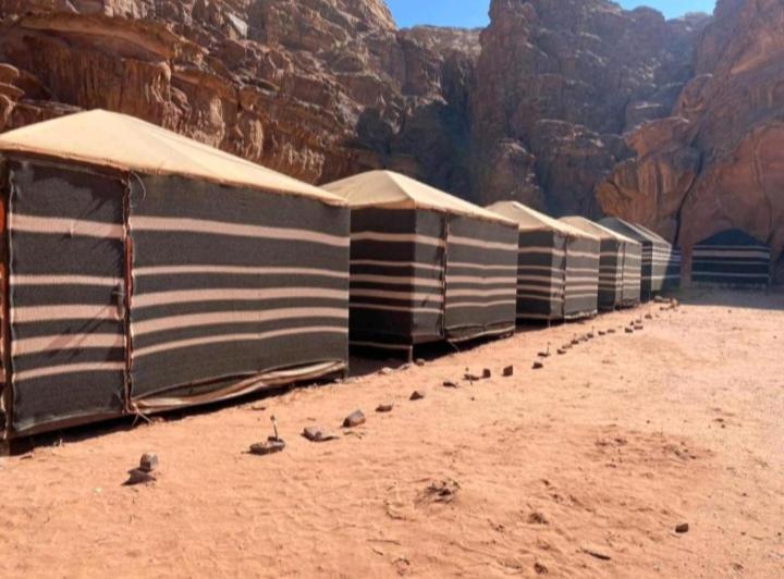 Saleem With Jeep Tour Wadi Rum Exterior foto