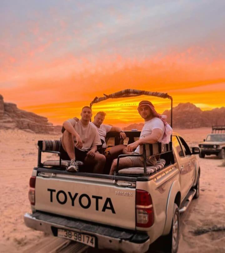 Saleem With Jeep Tour Wadi Rum Exterior foto