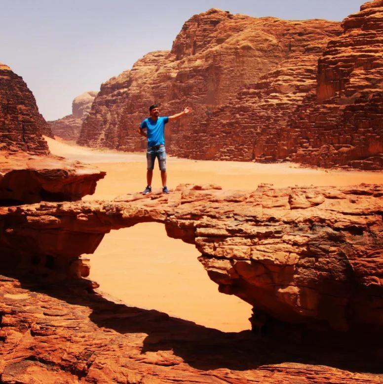 Saleem With Jeep Tour Wadi Rum Exterior foto