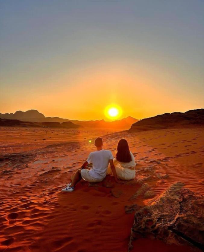 Saleem With Jeep Tour Wadi Rum Quarto foto